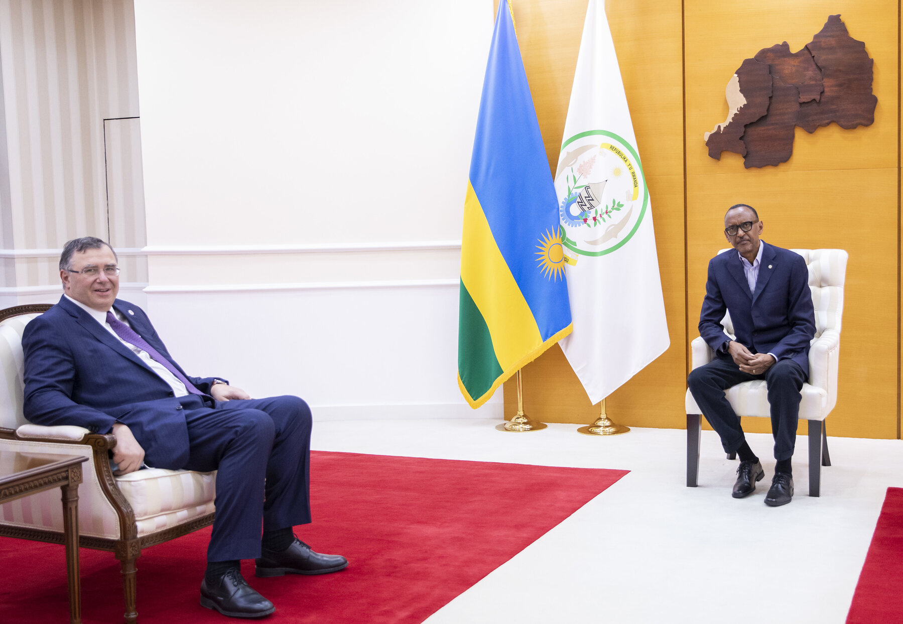 President Paul Kagame with Chairman and CEO of TotalEnergies Patrick Pouyannu00e9 in Kigali on January 30, 2022. 