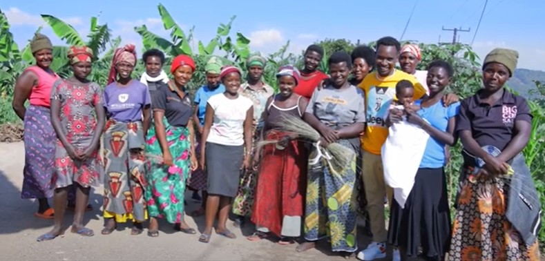 Single mothers and widows who made Abishyizehamwe Cooperative to improve their economic lives through weaving. / Photo: Courtesy.