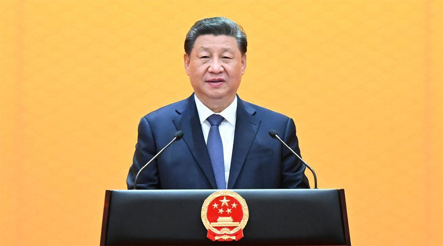 Chinese President Xi Jinping and his wife Peng Liyuan hosted the banquet at the Great Hall of the People Saturday noon. 