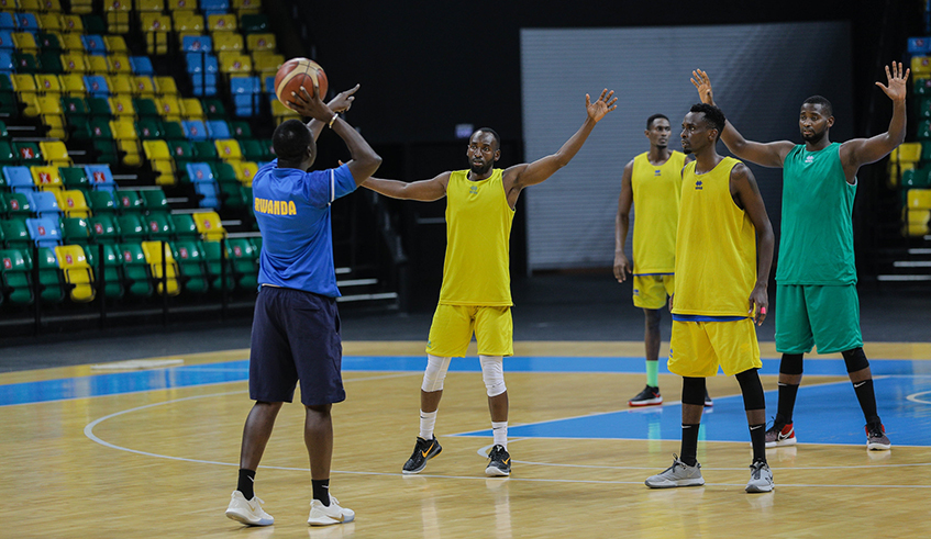 The national basketball players during a training session at the Kigali Arena. / Dan Nsengiyumva .