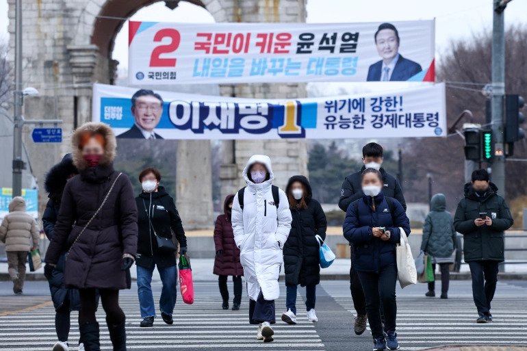 Official campaigning for South Korea's March 9 presidential election began on Tuesday. 