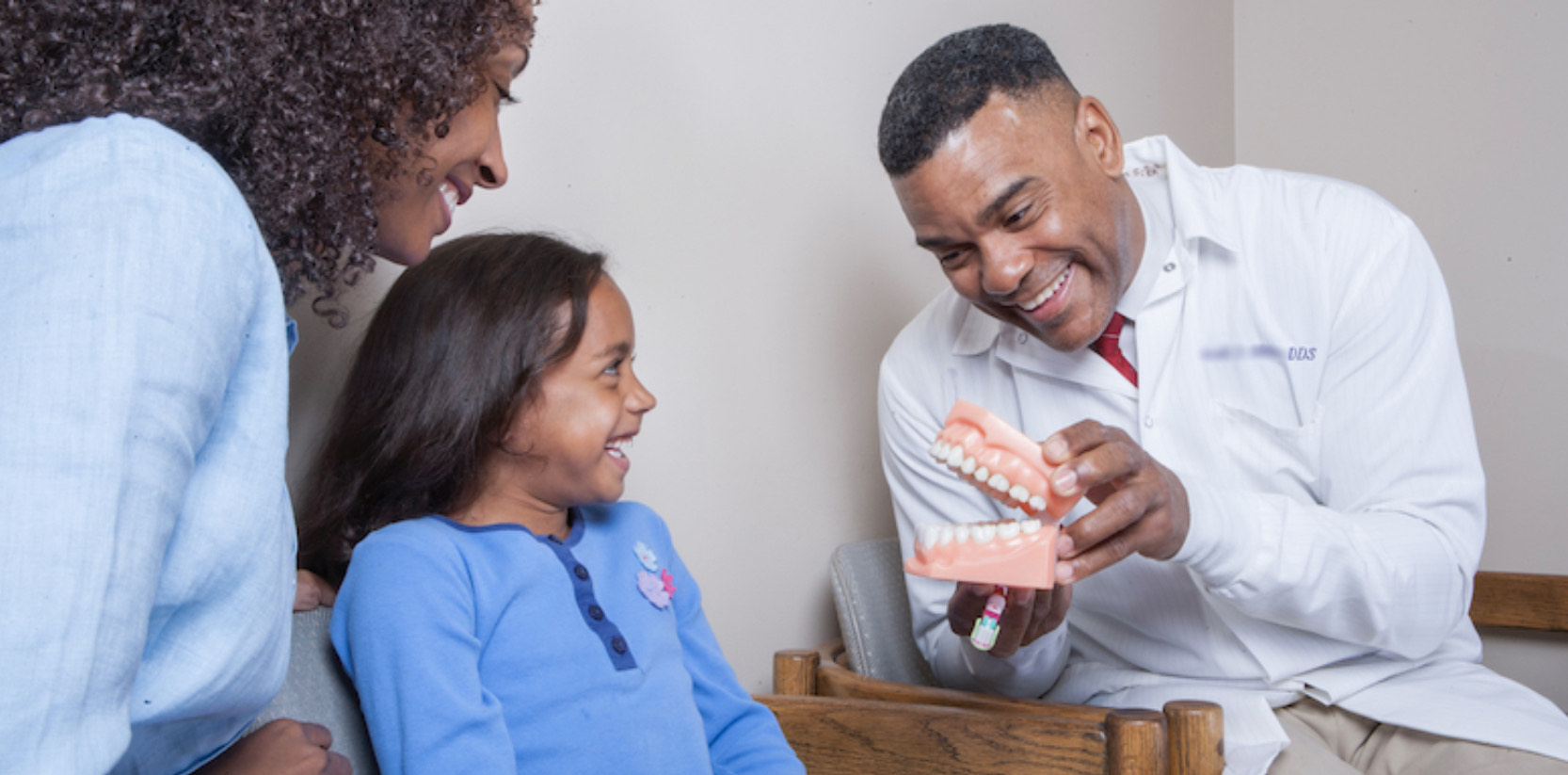 Help children overcome fear by allocating enough time for appointments and communicating in a fun but effective way. Photo/Net