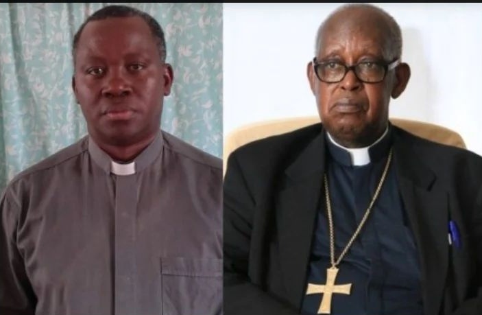 Pope Francis has appointed Papias Musengamana (L) as the new Bishop of Byumba Diocese, replacing Bishop Servilien Nzakamwita who is going into retirement.