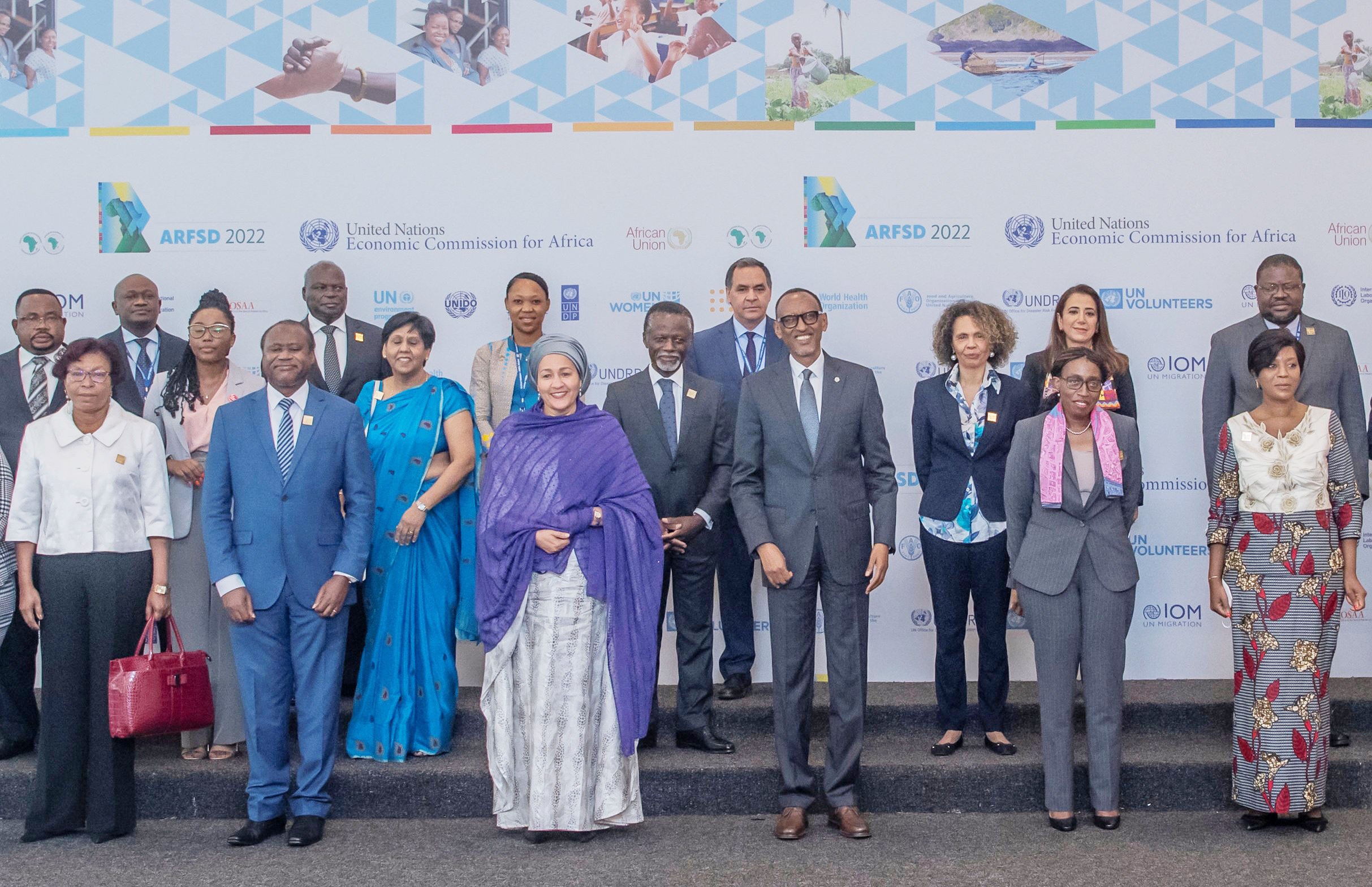 President Kagame with delegates in a group photo during the Africa Regional Forum on Sustainable Development in Kigali, on March 3. / Photo: Olivier Mugwiza.  