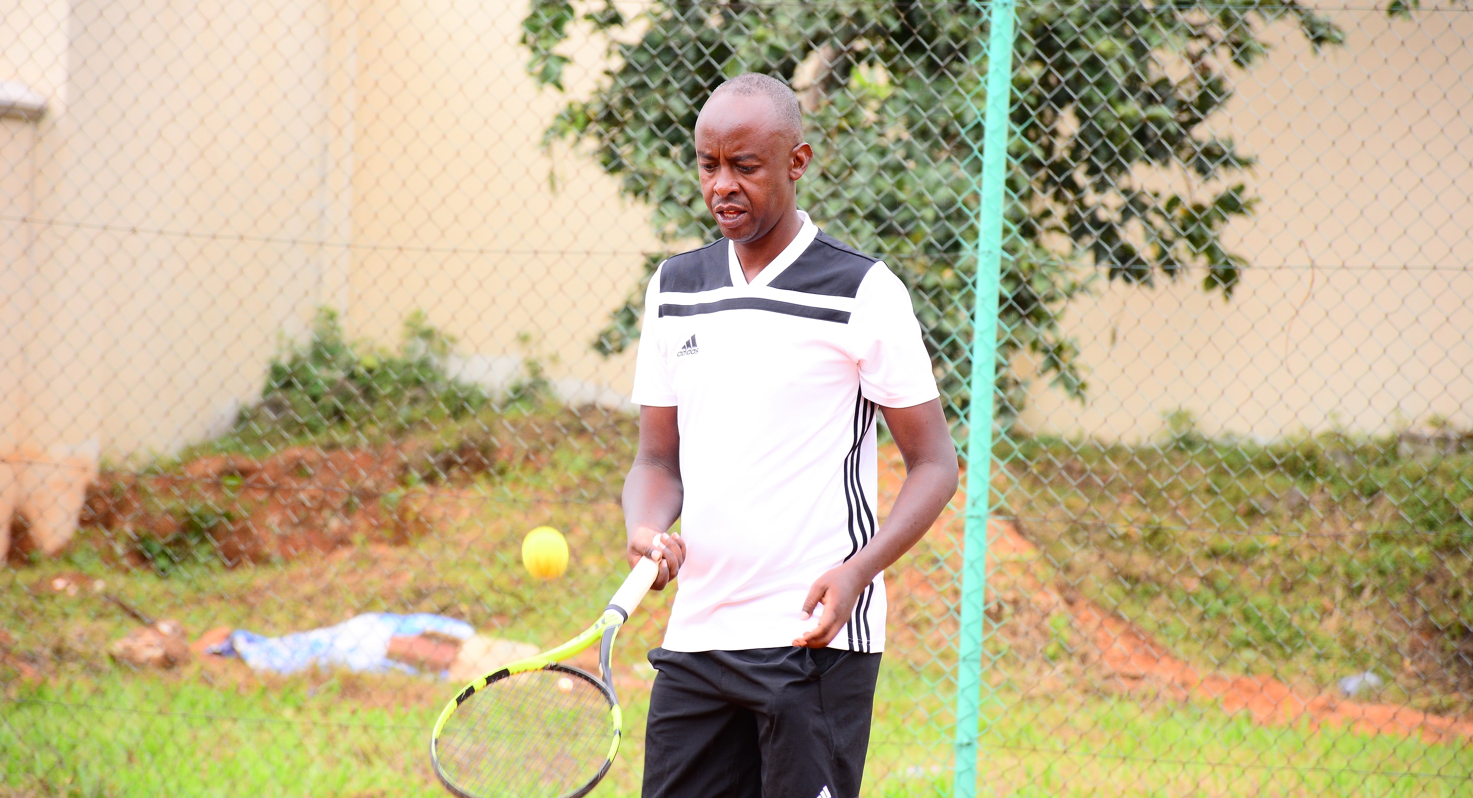 Serge Kayitare lifted the men's singles title after outplaying Christian Kaningu in straight sets (6-2, 6-1) on Sunday. 