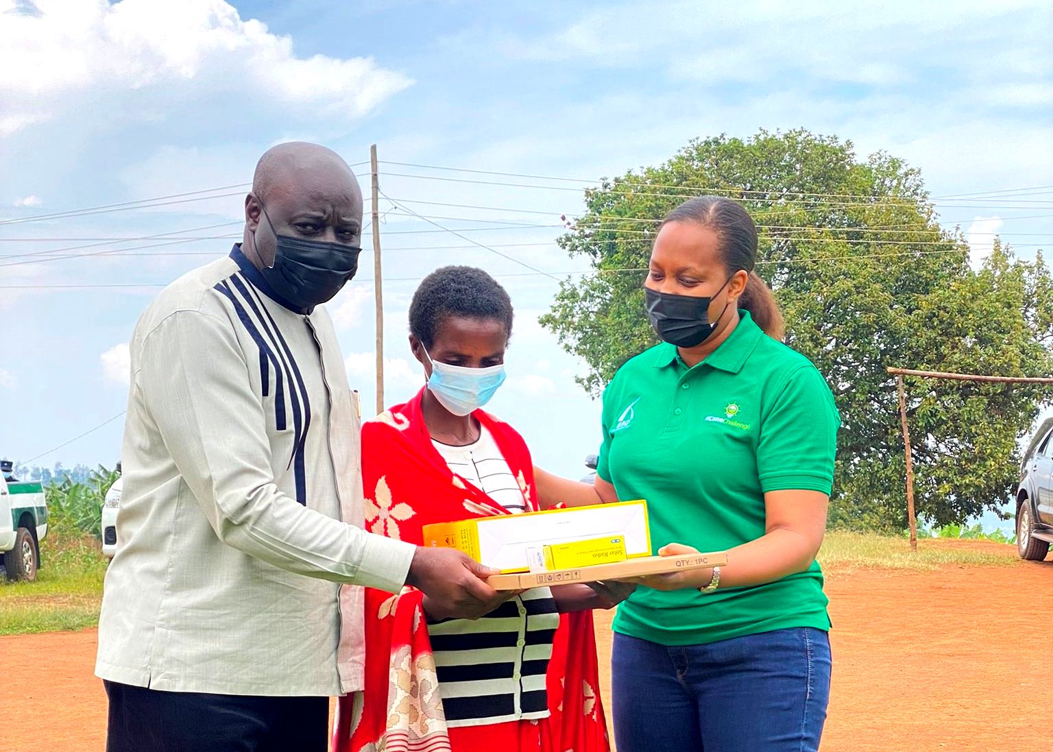 Kampeta Sayinzoga the CEO  of the Development Bank of Rwanda  and Emmanuel Gasana ,the Governor of the Eastern Province hand over a solar pannel to a resident during CANA challenge in Rwamagana. courtesy