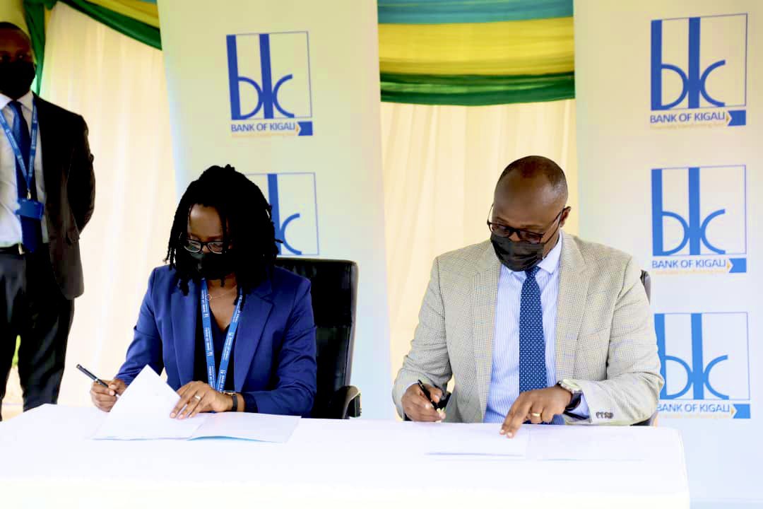 Bank of Kigali CEO Diane Karusisi and City of Kigali Mayor Pudence Rubingisa sign the agreement during the event of laying a foundation stone on Tuesday, March 15 in Gitega Sector, Nyarugenge District. 