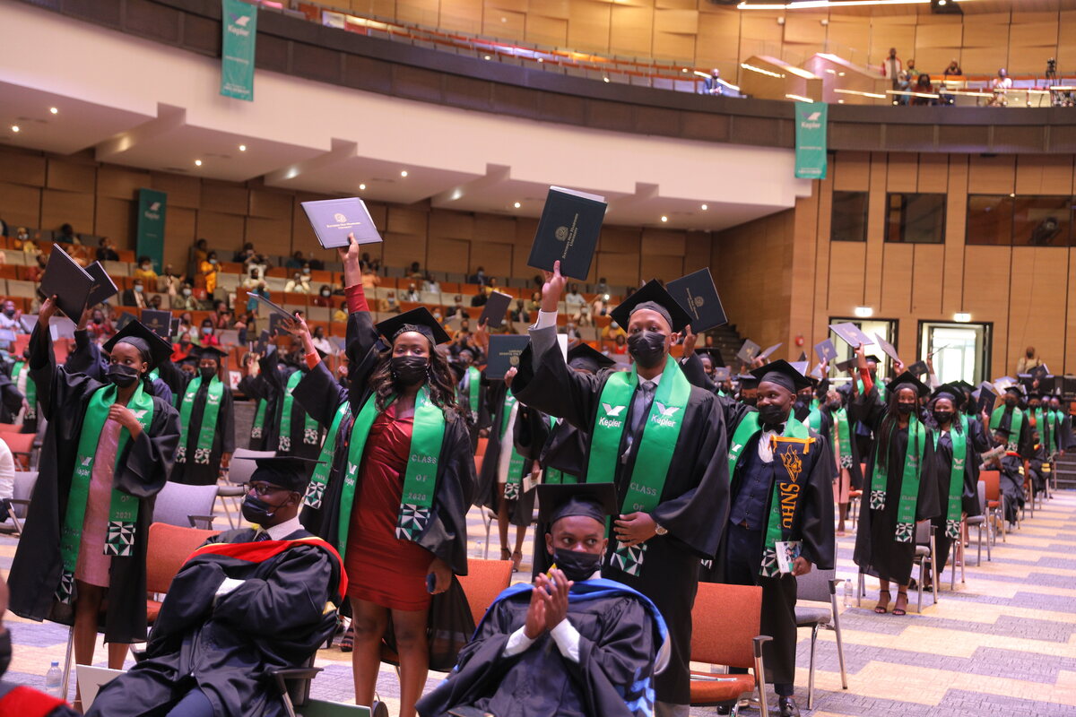 Graduates put on their masks during the graduation ceremony in Kigali on December 2, 2021. RBC has said that it is still early for Rwanda to lift the mandatory wearing of a face mask. 
