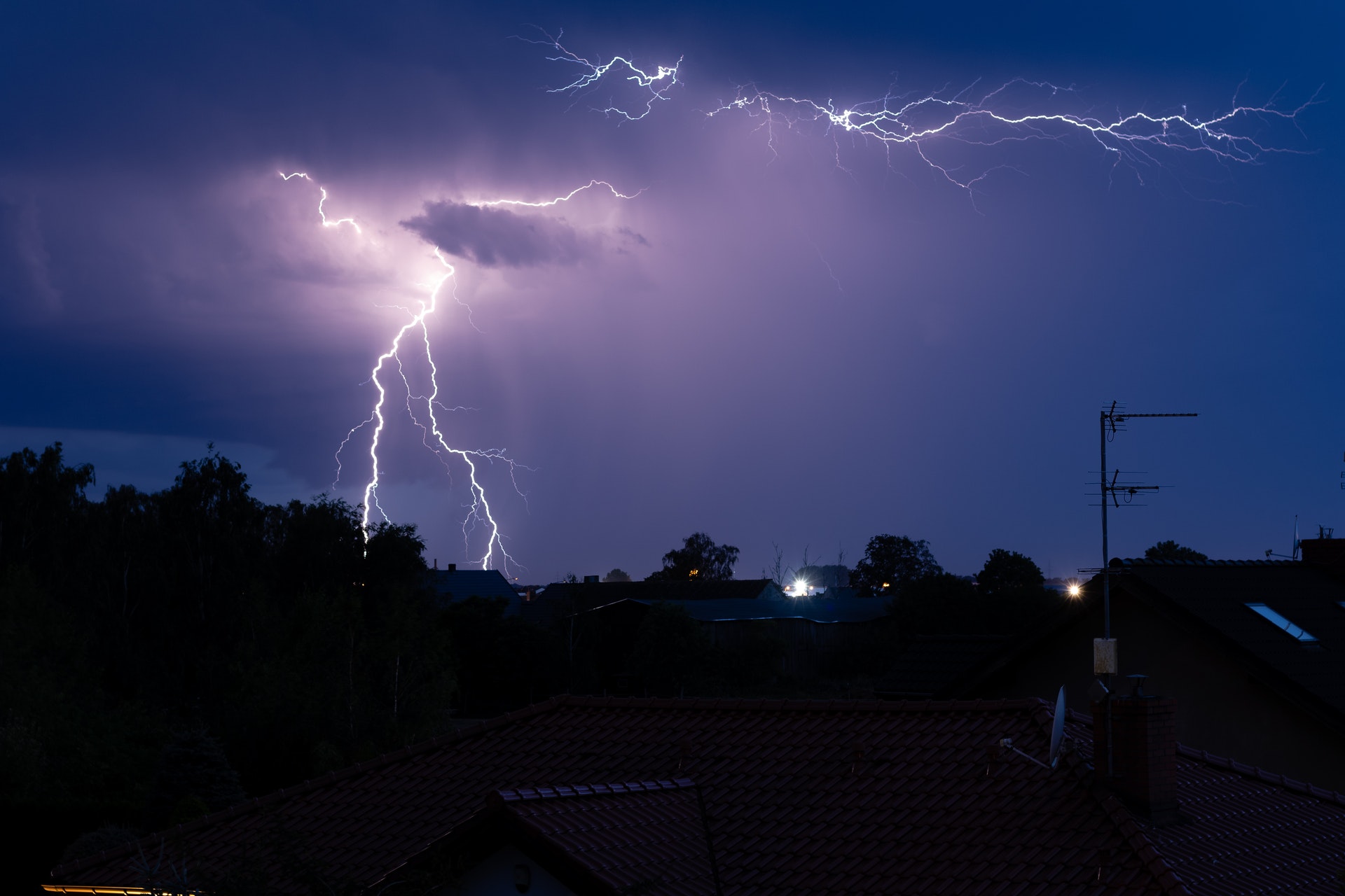 Rwanda Meteorological Agency has predicted heavy rains mixed with strong winds and lightning strikes from March 21 to March 31.