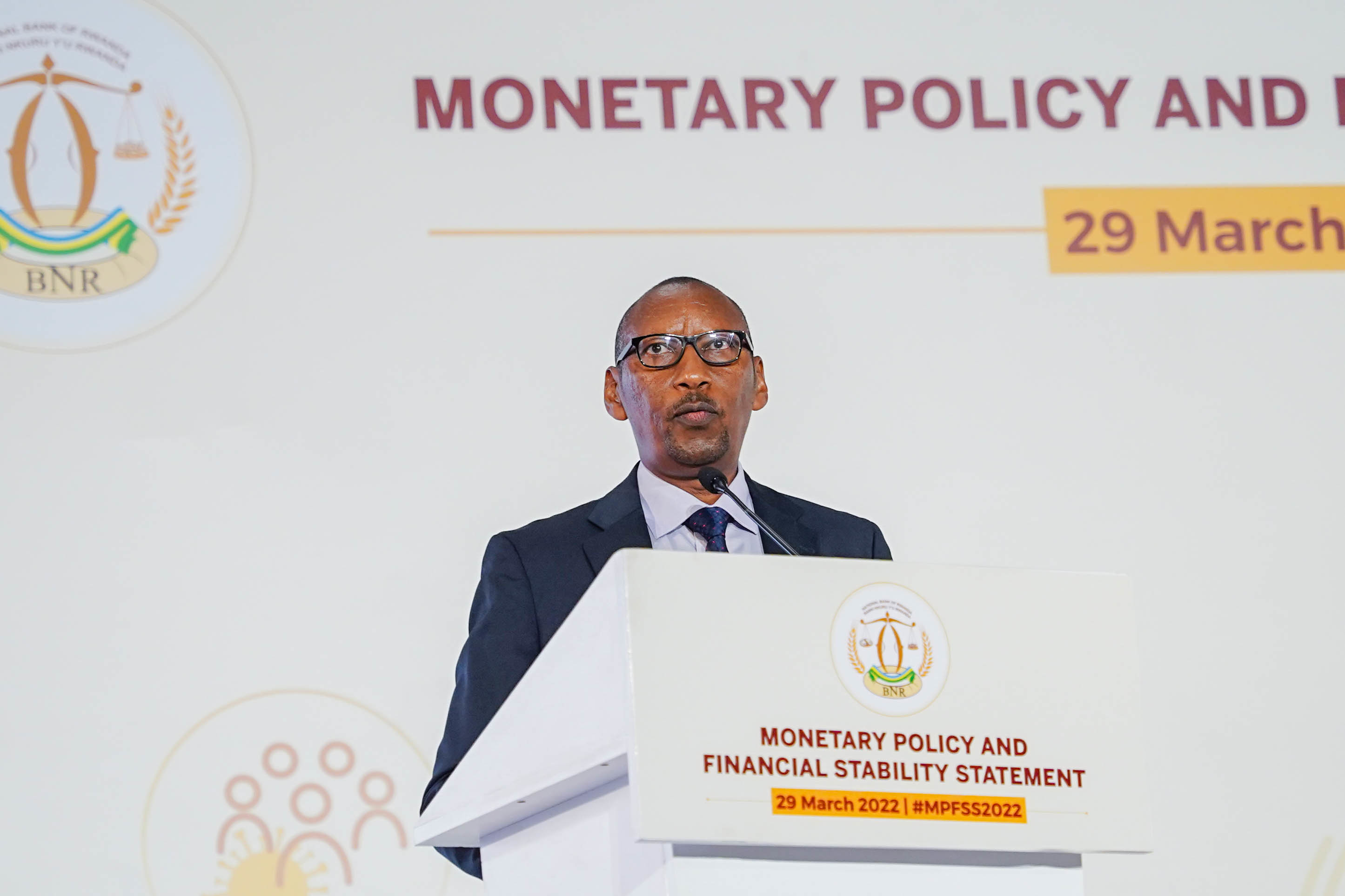 Central Bank Governor, John Rwangowbwa   presentes the monetary policy and financial stability report on Tuesday , March 29. / Dan Nsengiyumva