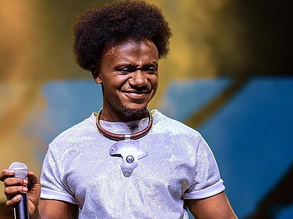 Singer Mani Martin is returning to the stage after two years.  / Net photos