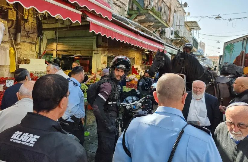 Scene from a security incident at Mahane Yehuda Market in Jerusalem on March 30, 2022. 