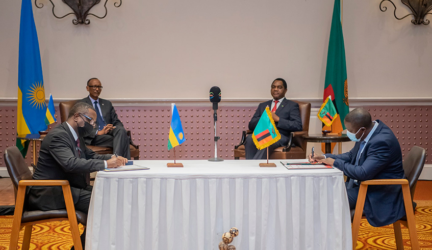 President Kagame and President Hichilema preside over the signing of bilateral agreements on taxation, immigration, health, investment promotion, agriculture, fisheries and livestock. / Photo by Village Urugwiro