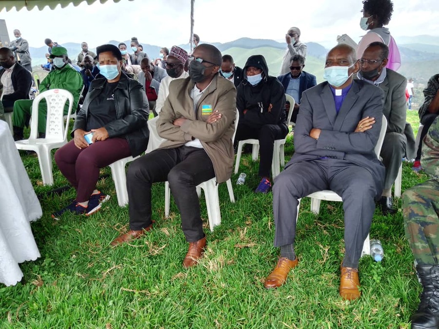 Senator Marie-Rose Mureshyankwano, Ildephonse Kambogo, Mayor of Rubavu District pay tribute to thousands of Tutsi killed at Mount Muhungwe. / Photos: Germain Nsanzimana