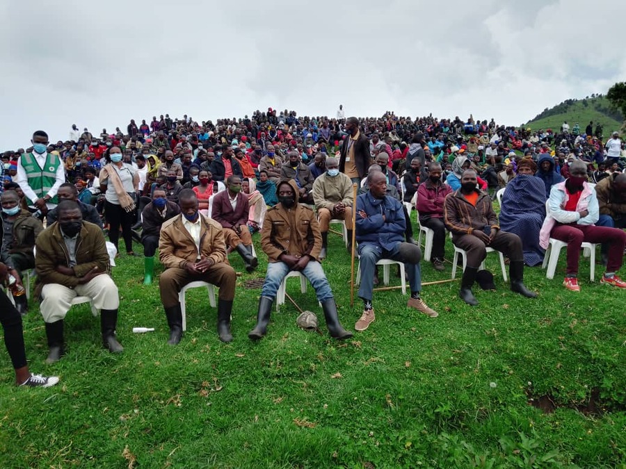 Senator Marie-Rose Mureshyankwano, Ildephonse Kambogo, Mayor of Rubavu District pay tribute to thousands of Tutsi killed at Mount Muhungwe. / Photos: Germain Nsanzimana