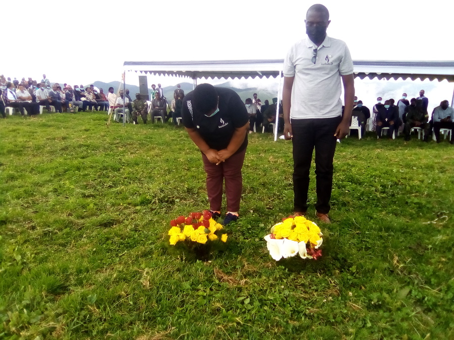 Senator Marie-Rose Mureshyankwano, Ildephonse Kambogo, Mayor of Rubavu District pay tribute to thousands of Tutsi killed at Mount Muhungwe. / Photos: Germain Nsanzimana