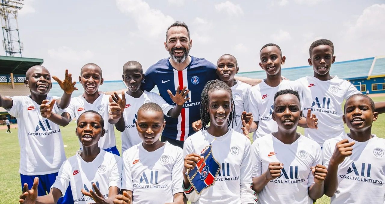 PSG legend Youri Raffi Djorkaeff visited Rwanda in early 2020, and conducted a training clinic with youngsters in Kigali. / Photo: Fiile.