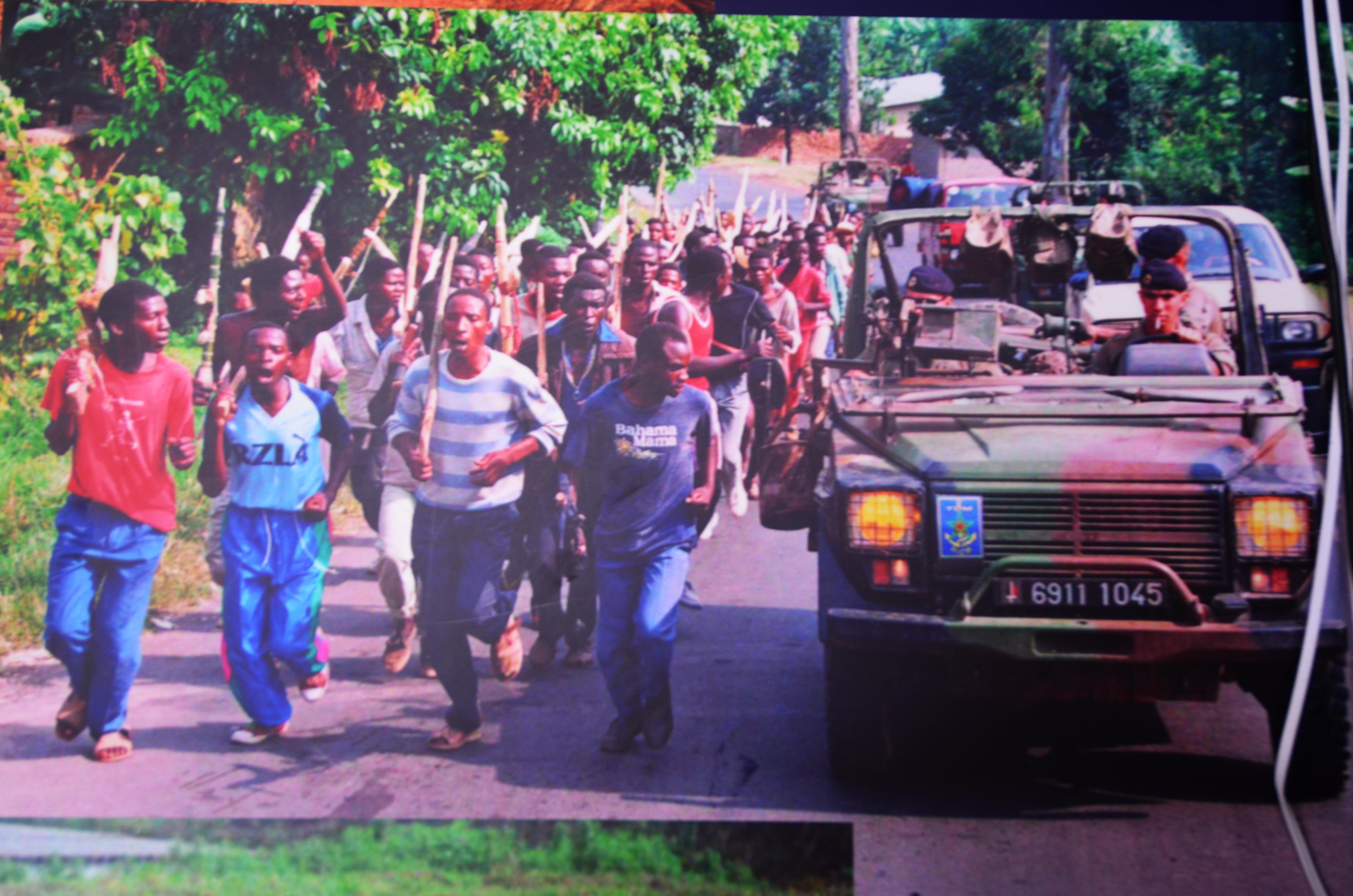 Members of the Interahamwe militia run alongside trucks carrying French troops in this picture that is part of the documentation at Murambi Genocide Memorial in Nyamagabe District. / Photo: File.