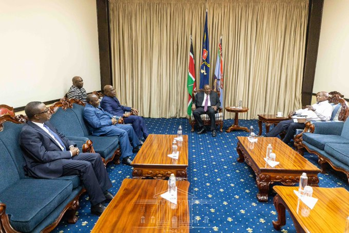 Presidents Uhuru Kenyatta (Kenya),  Yoweri Museveni (Uganda), Evariste Ndayishimiye (Burundi) and  Fu00e9lix Tshisekedi (DR Congo) and Dr Vincent Biruta, Rwandau2019s Minister for Foreign Affairs and International Cooperation, during a regional meeting of heads of state in Nairobi on April 21. They discussed how to accelerate the establishment and urgent deployment of regional forces to help fight the negative forces in the Eastern DR Congo.  / Photo: Courtesy.