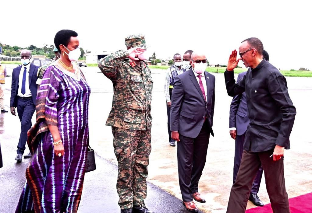  President Kagame on arrival at Entebbe International Airport earlier Sunday. / Courtesy.