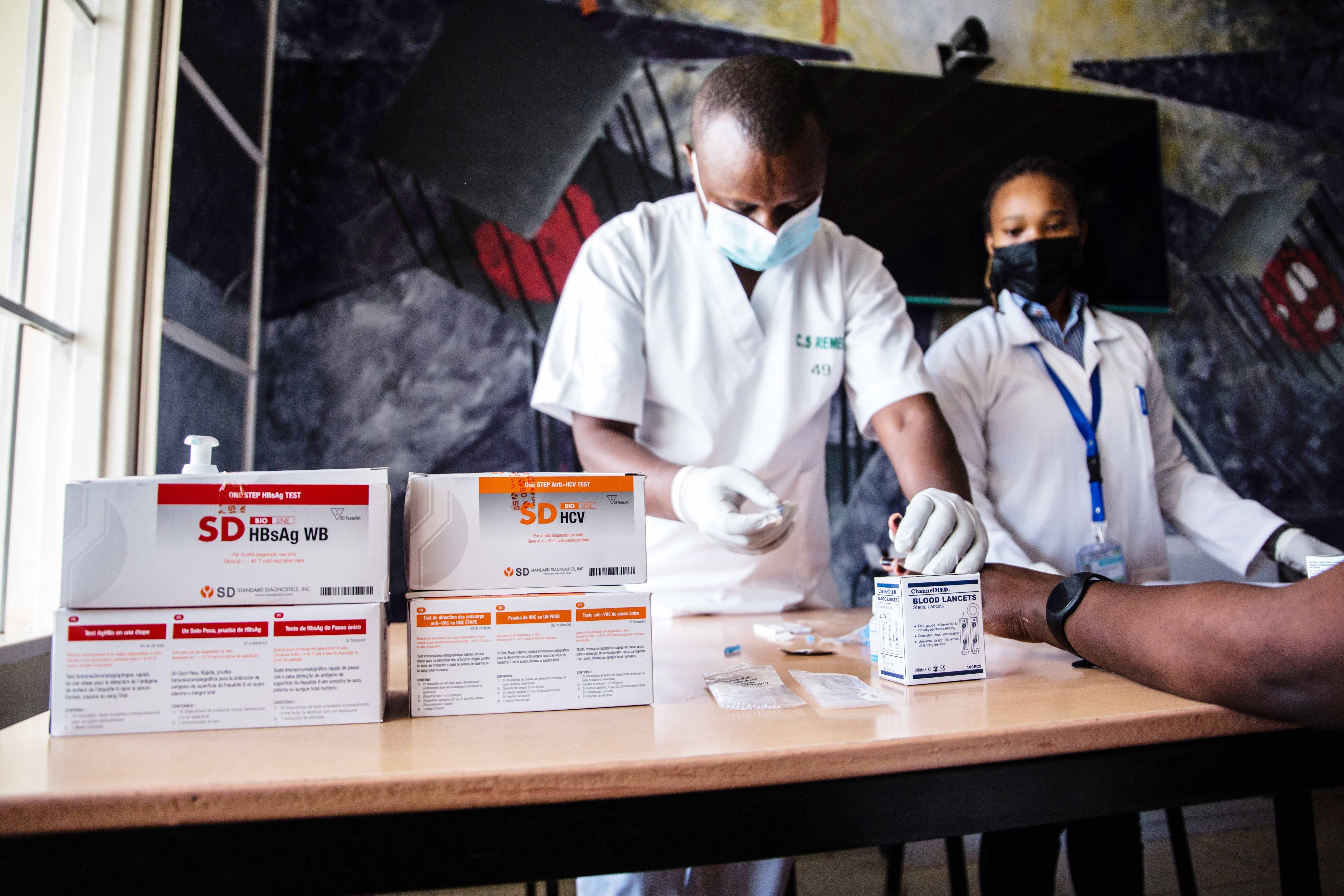 Health workers during the  Hepatitis testing exercise on  the World Hepatitis Day at Remera health center in Kigali on July 28, 2021. Dan Nsengiyumva