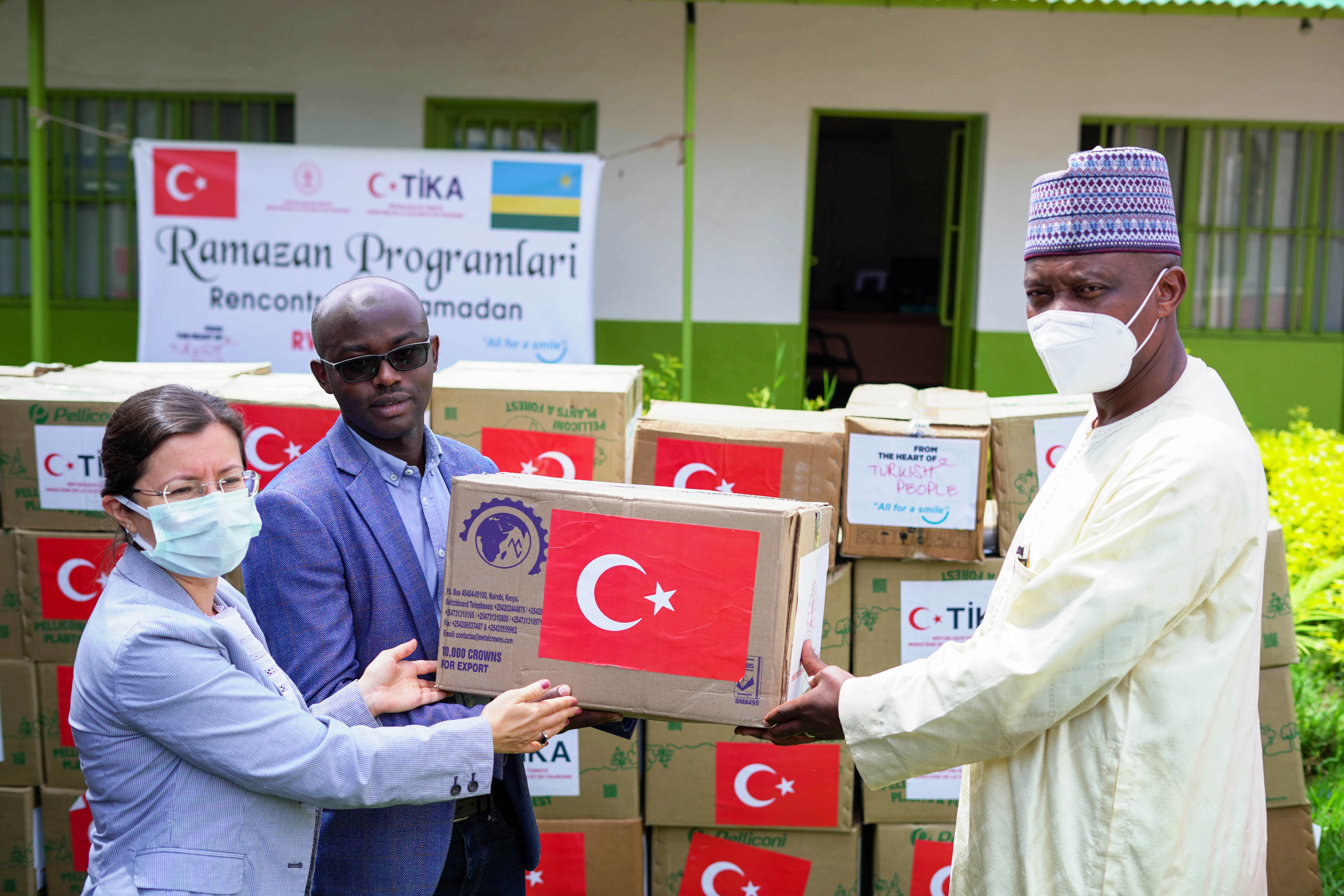 Sheikh Salim Hitimana, the Mufti of Rwanda received food relief from Turkish Embassy that were provided to  Muslim Community in Ramadan in Kigali on April 21, 2022.Photo by Dan Nsengiyumva