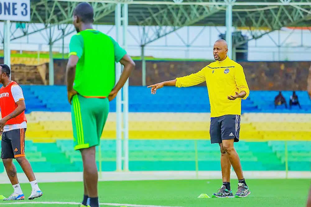 AS Kigali new head coach Andre Cassa Mbungo (right) conducts a training session on April 25. / Photo: Courtesy.