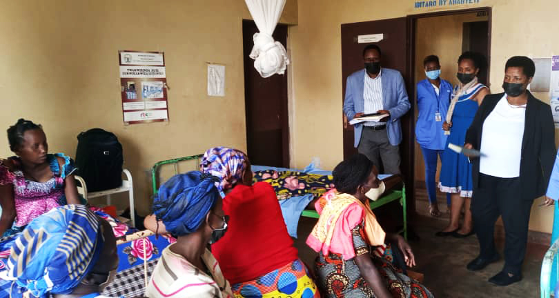 Some members of the Senatorial Committee on Social Affairs and Human Rights interact with patients at Muhima Hospital on Monday, May 9. / Photo: Courtesy.