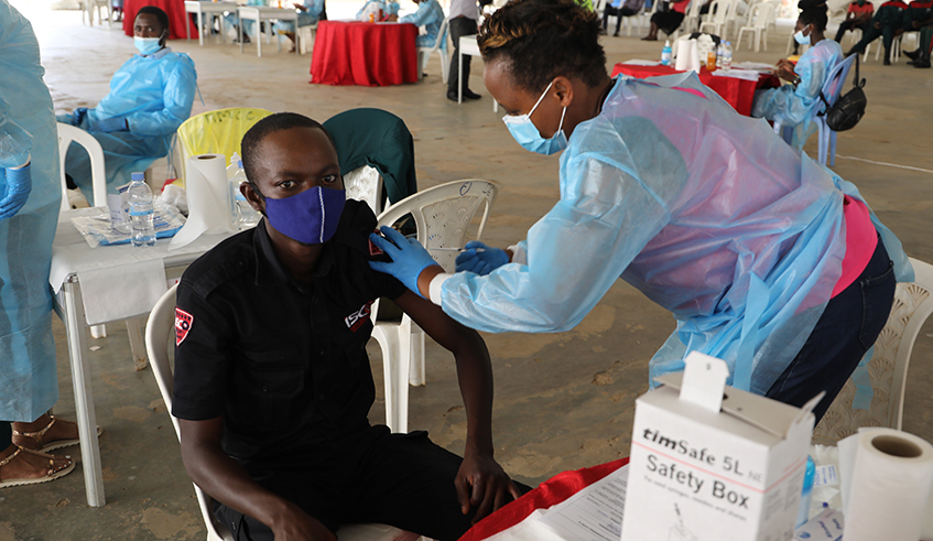 A health worker during the Covid19 vaccination exercise in Kigali in 2021. / Craish Bahizi