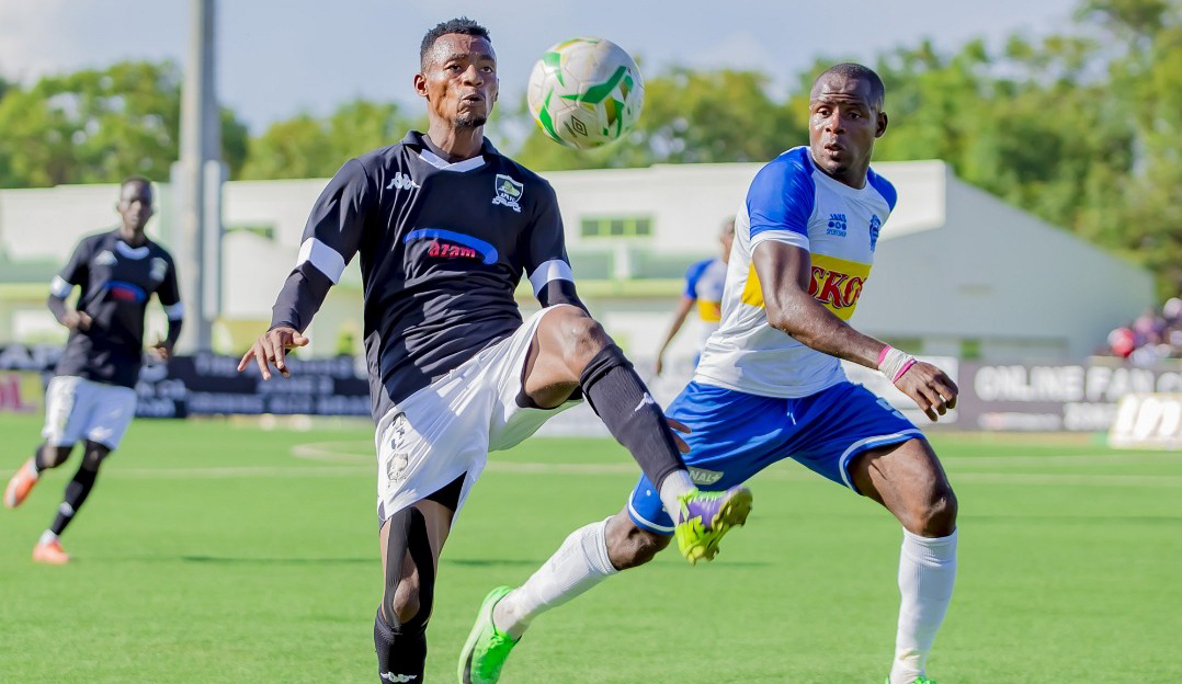 APR left-back Claude Niyomugabo (L) and Rayon Sports forward, Mael Dindjeke (R) vie for the ball during the two sides' goalless game at Kigali Stadium on May 11. 