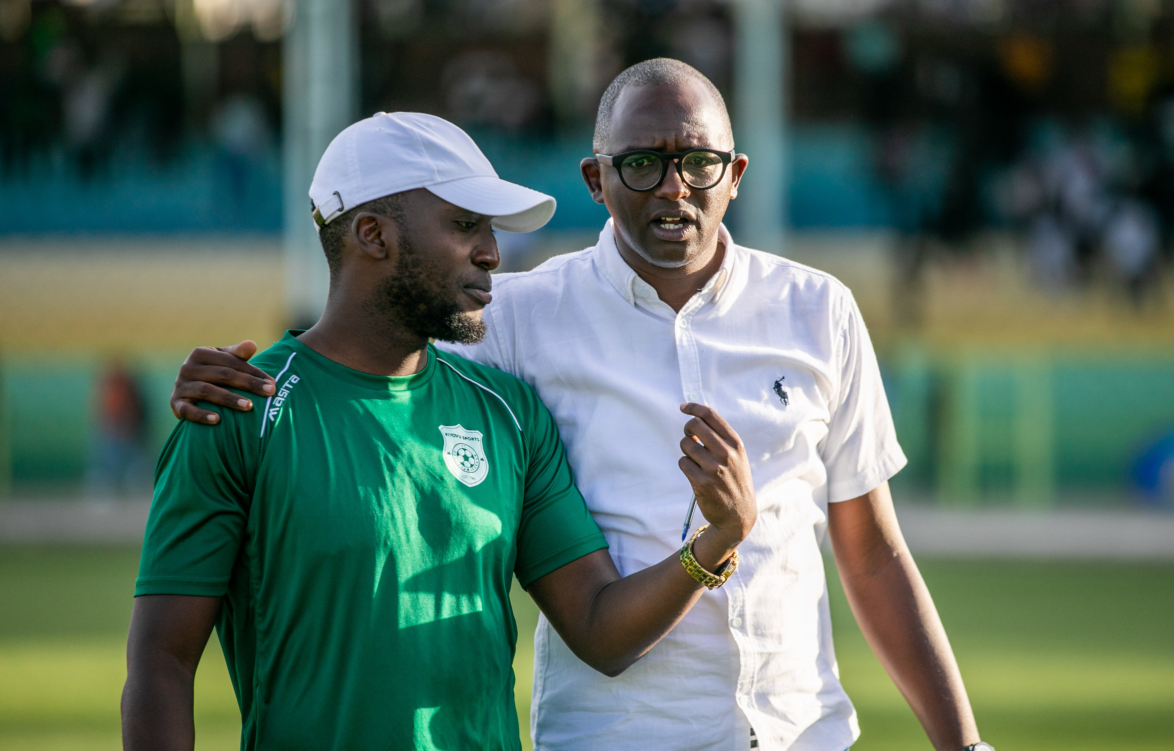 SC Kiyovu head coach  Francis Haringingo talks to his his assistant. According to the teamu2019s management, the rumours of Haringingou2019s arrest are not true. Photo: Olivier Mugwiza.