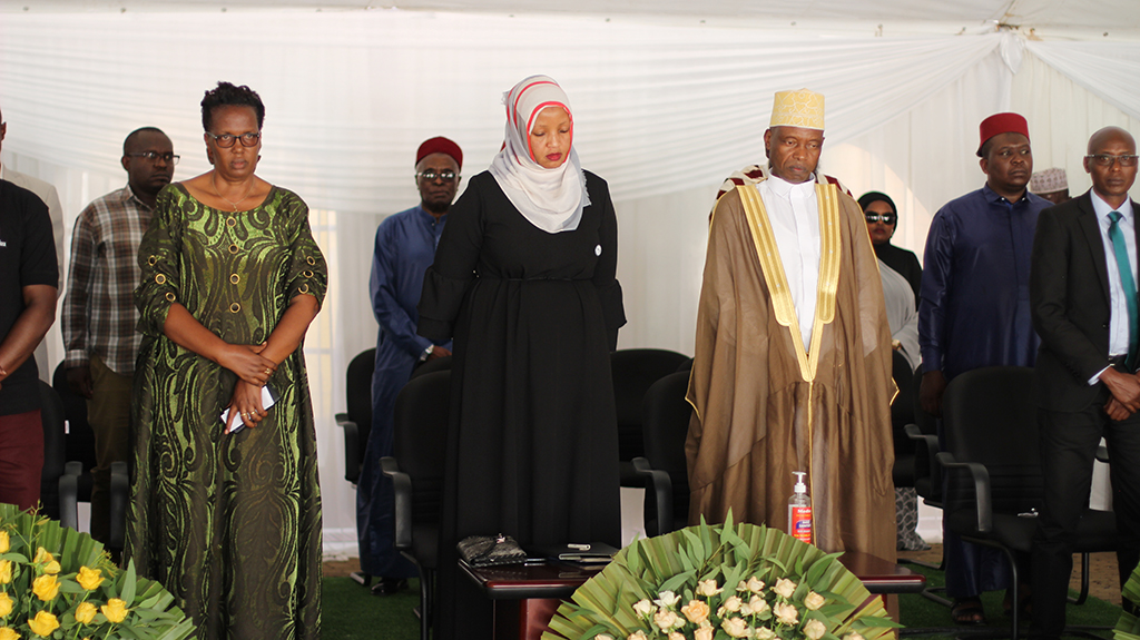 Sheikh Salim Hitimana, the Mufti of Rwanda with other officials observe a moment of silence to pay tribute to the victims of the Genocide Against the Tutsi at Ecole Primaire Intwari  on May 27. / Courtesy