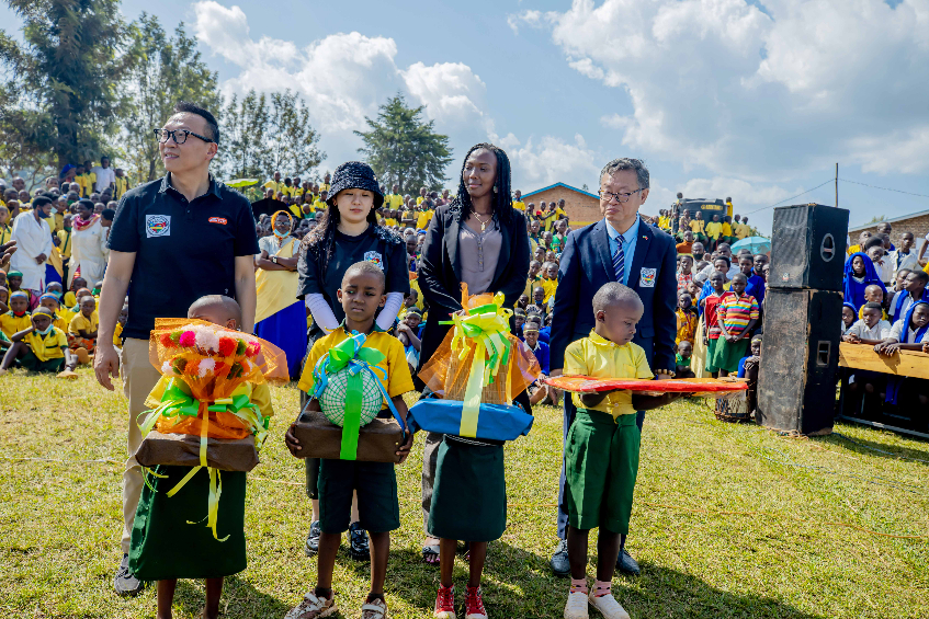 Rwandan Chinese Association  and the Chinese automotive company Dongfeng Liuzhou Motor, during the 'Celebrate children's Day with love and donation' event at GS Tanda in Gicumbi,on May 31.Courtesy
