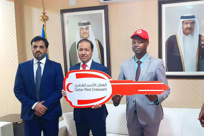 The handover ceremony was officiated by the Qatar ambassador to Rwanda, Misfer bin Faisal Mubarak Al-Ajab AL-Shahwani(C) and Emmanuel Mazimpaka, the Red Cross Head of Communication in Kigali on June 8. / Photos: Courtesy.