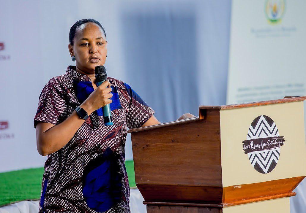 Youth and Culture Minister, Rose Mary Mbabazi, address the youth during the launch of the second edition of Art Rwanda Ubuhanzi in Rubavu on June 10. / Courtesy