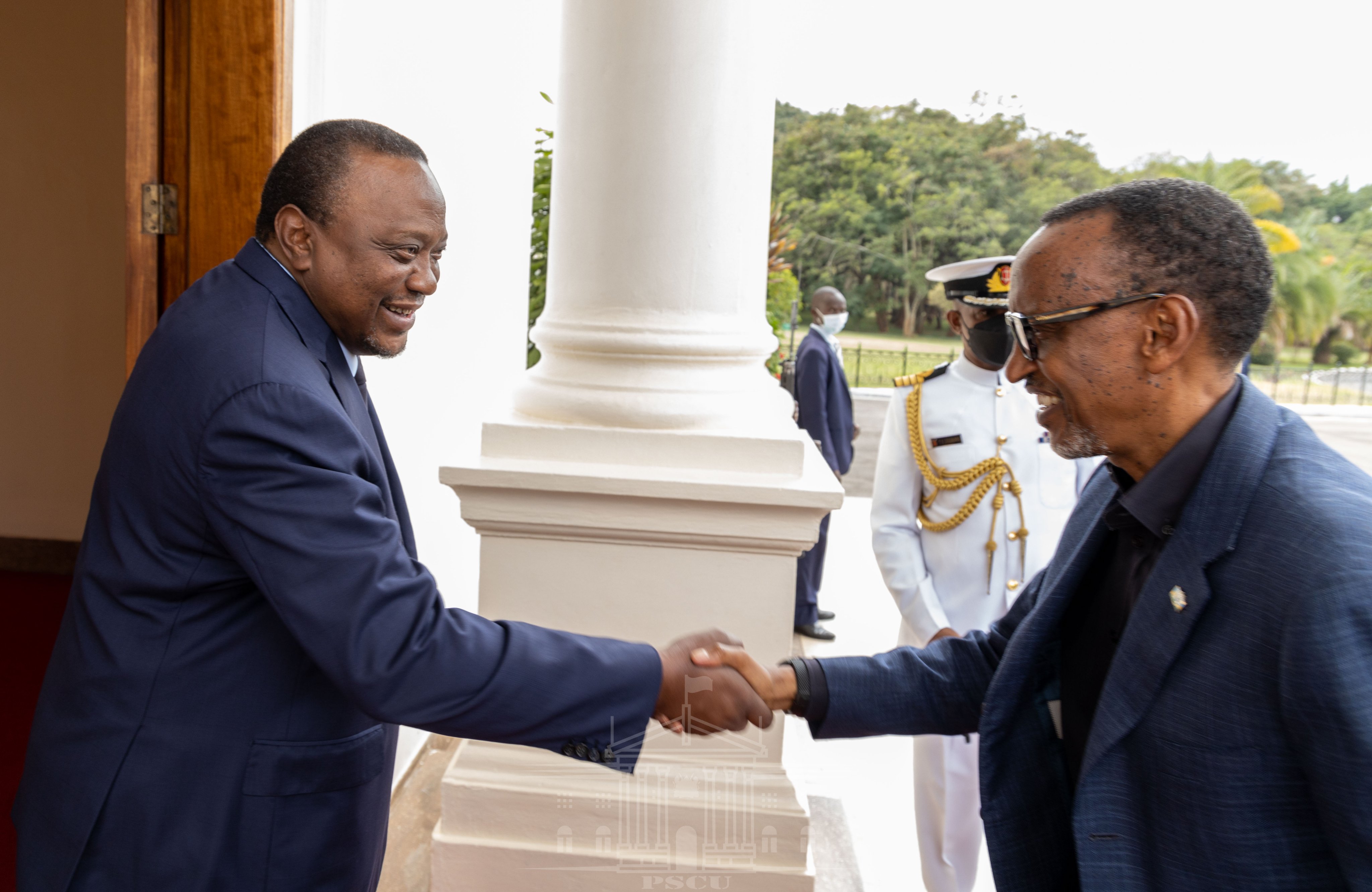 President Kenyatta welcomes President Kagame to State House Nairobi ahead of the Congo talks on Monday, June 20. 