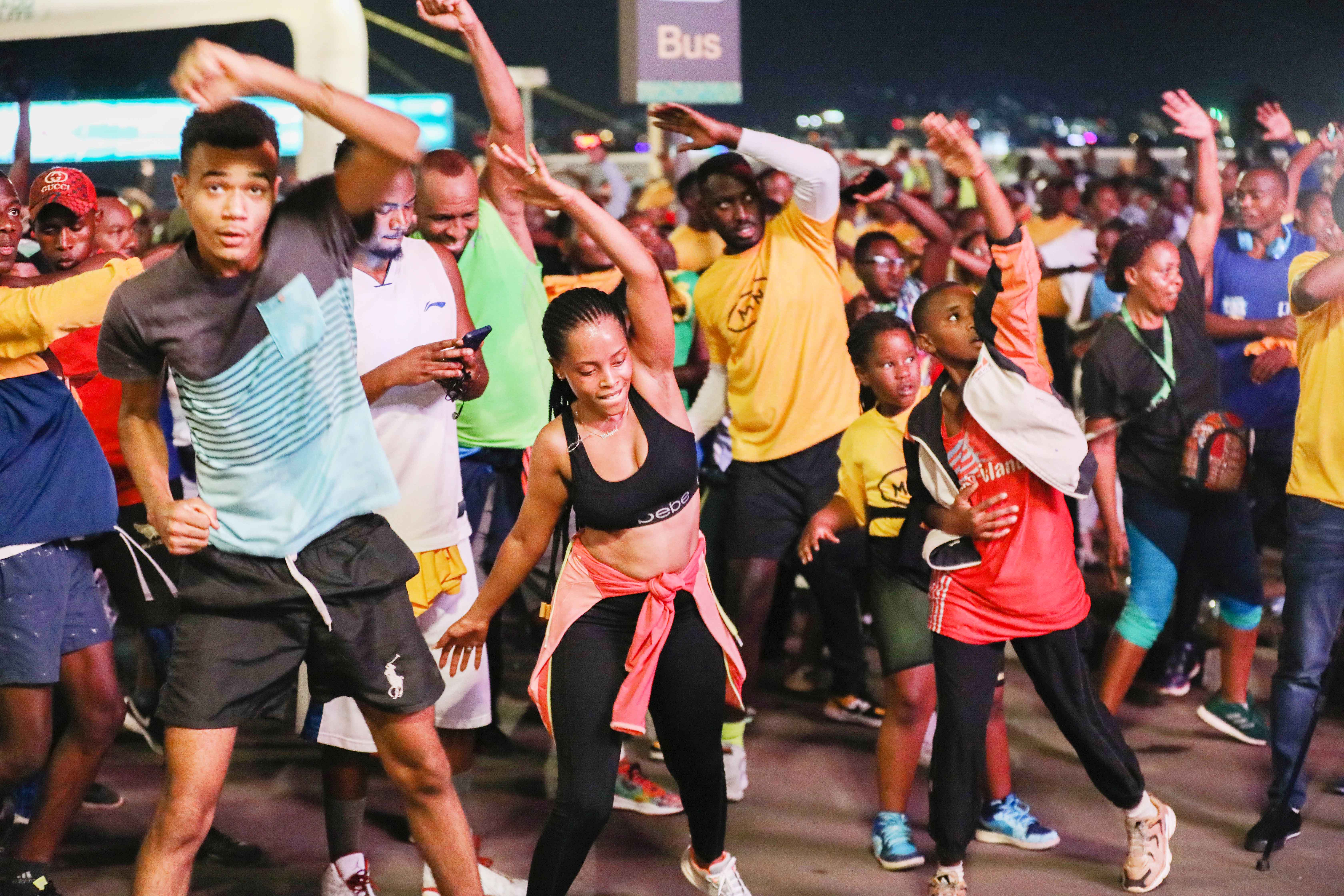 Kigalians and delegates of the CHOGM stretching their bodies matching their moves with the beat of the music during Kigali Night Run on Tuesday ,June 21. All photos by Dan Nsengiyumva