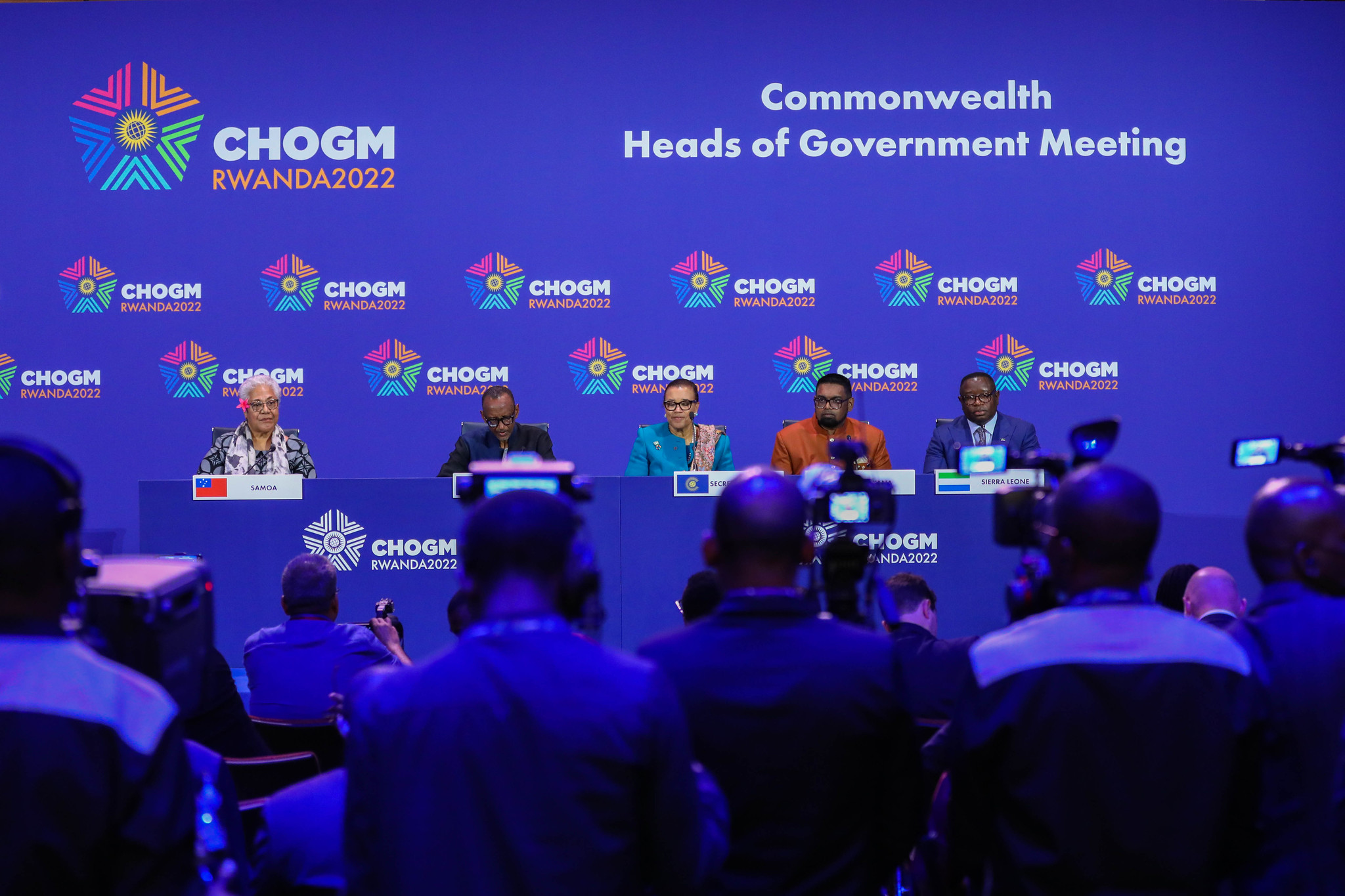 President Kagame flanked by the Commonwealth Secretary-General Patricia Scotland with other officials  during a press briefing held at the end of the 26th Commonwealth Heads of Governments Meeting that took place in Kigali on June 25.Photo by Dan Nsengiyumva