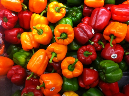 Bell peppers can be found in local markets. Photo/Net