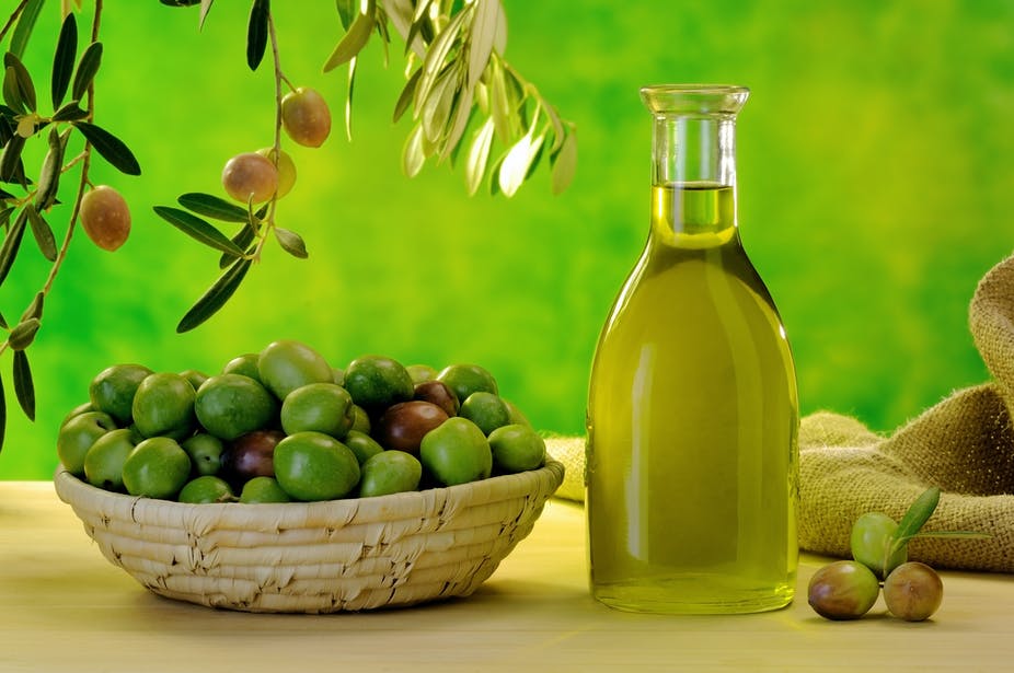 Olive oil is commonly used in cooking for frying foods or as a salad dressing.  Photo/Net