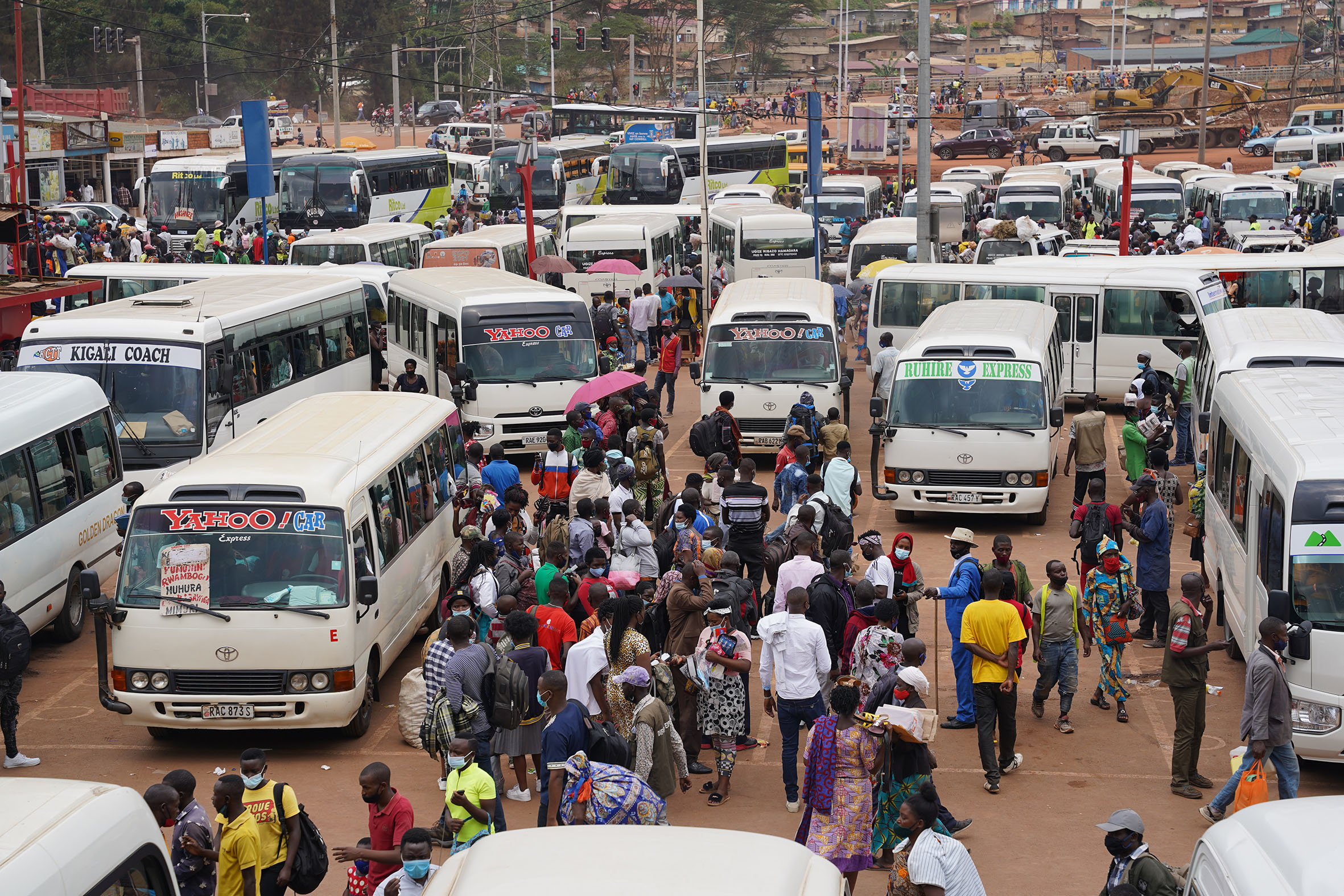 Passengers board buses for upcountry travel at Nyabugogo taxi park in Kigali. Photo: Craish Bahizi.
