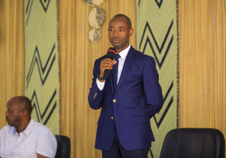 Lt. Gen. Mubarak Muganga, who is the APR FC chairman delivers remarks during the event to unveil the clubu2019s new players. 