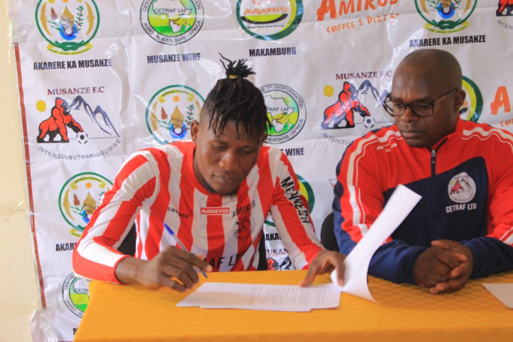 Peter Agblevor signs his contract with Musanze on Wednesday Afternoon. Photo: Courtesy.